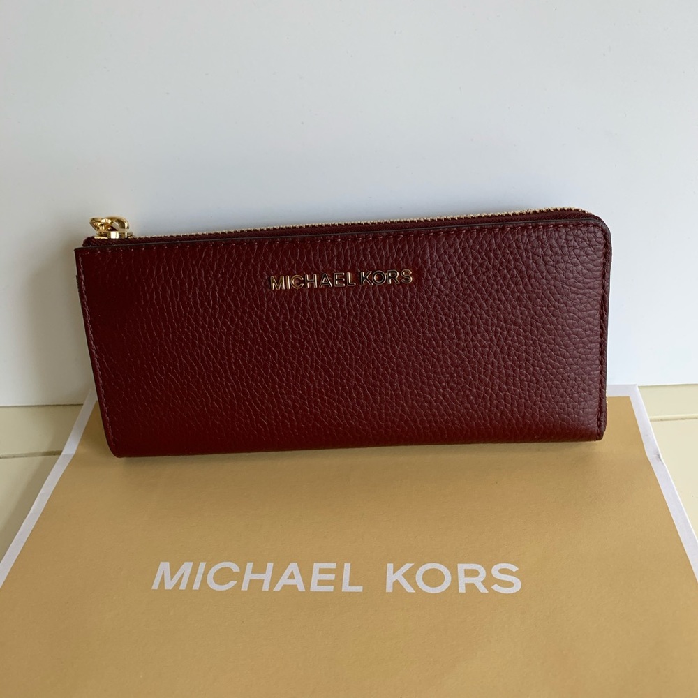 MICHAEL KORS JET SET LG 3/4 ZIP AROUND WAL…
